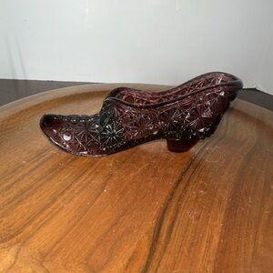 Vintage FENTON Art Glass Daisy & Button Small Slipper SHOE Figurine Purple